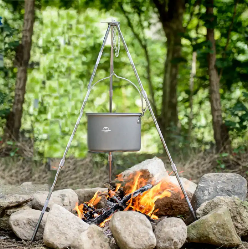 driepoot-kampvuur